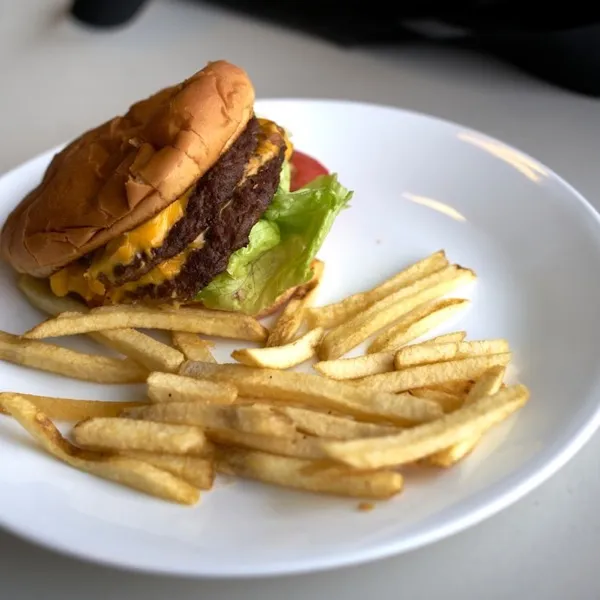 Burger & chips basket